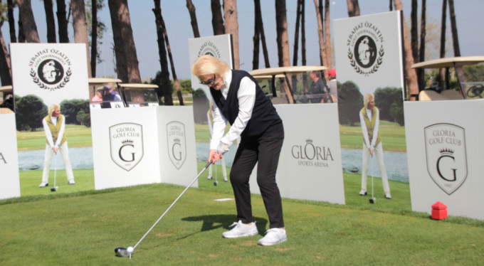 Antalya’da golf turnuvası nefesleri kesti