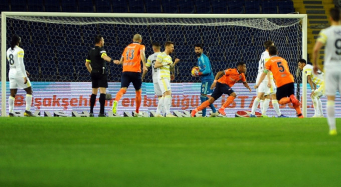 Başakşehir Fener’i de yendi!