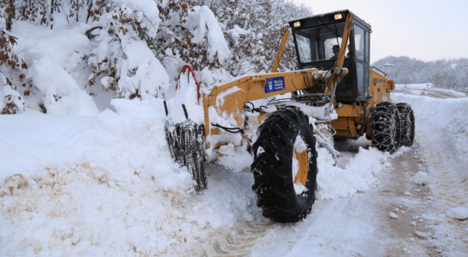 Bursa’da karla mücadele sürüyor