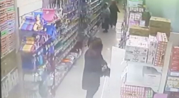 Bursa!da market çalışanlarının çantasını çalan 4 hırsız kameraya yakalandı