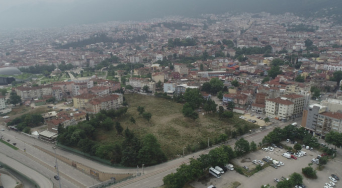 Bursa’da yıkılan 13 okul yılan hikayesine döndü