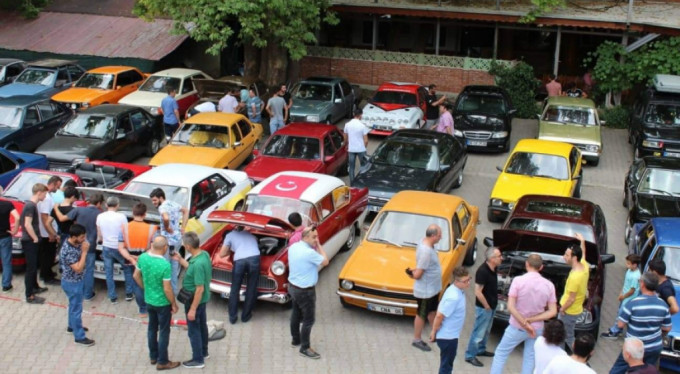 Klasik otomobil tutkunları Bursa’da buluştu