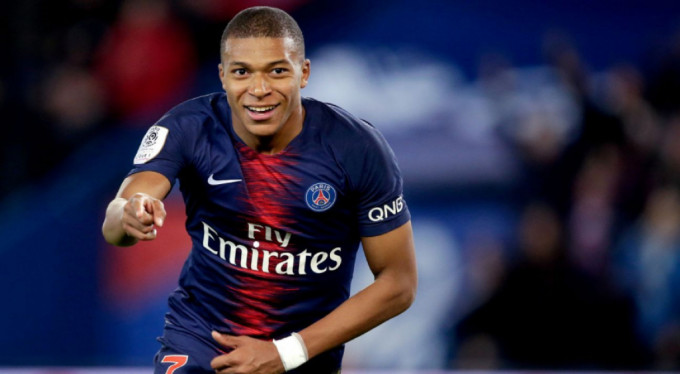 Mbappe Paris’te kalıyor