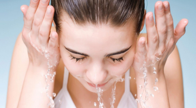Soğuk su ile yüz yıkamanın faydaları