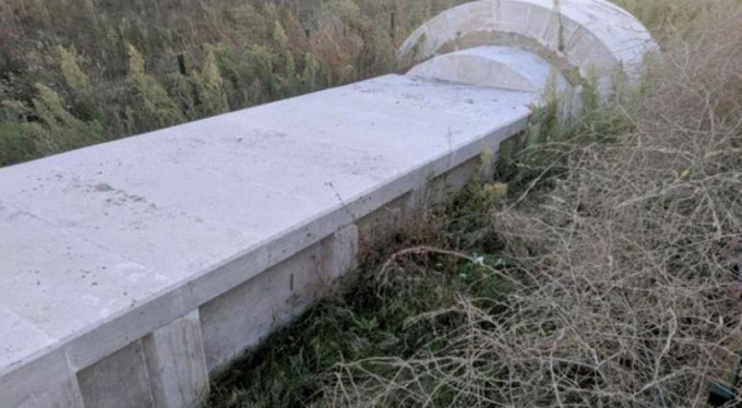 2 bin 300 yıllık mezarın üstüne beton döktüler