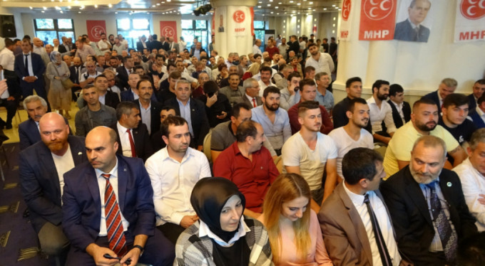 Bursa’da 2 bin 500 kişi, MHP’ye katıldı