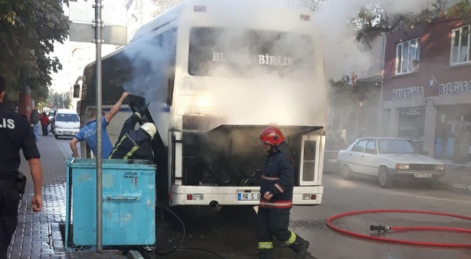 Bursa’da otobüs alev alev yandı