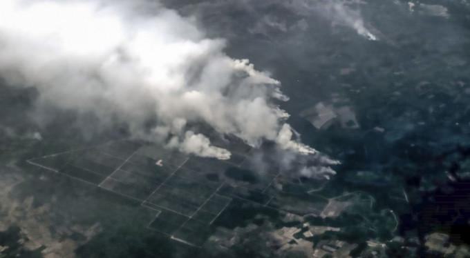 Endonezya’da orman yangınları yoğun duman nedeniyle uçak seferleri iptal edildi