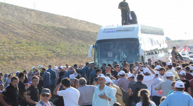 Erdoğan, kadınların çay davetine nasıl yanıt verdi?