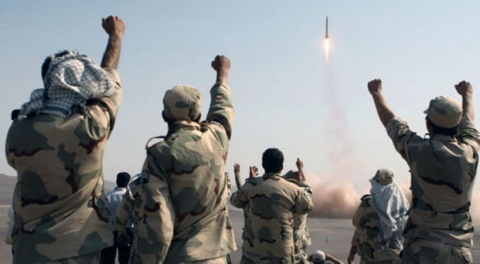 İran yeni balistik füze başlığını sergiledi