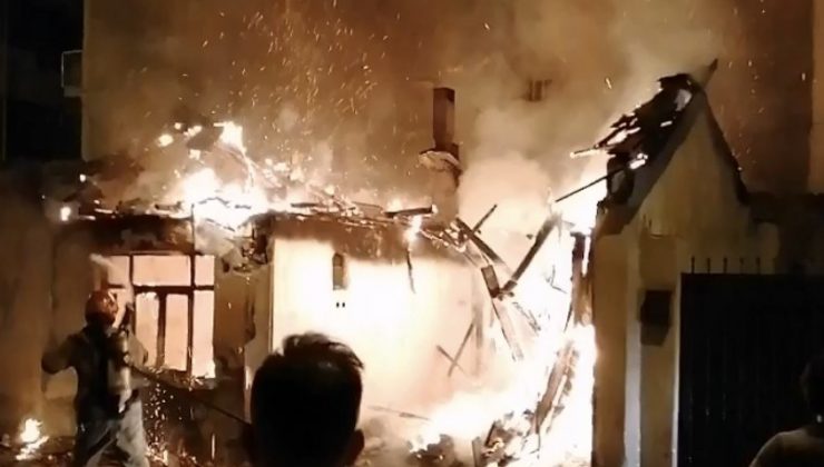 Bursa’da bir bina alev alev yandı!