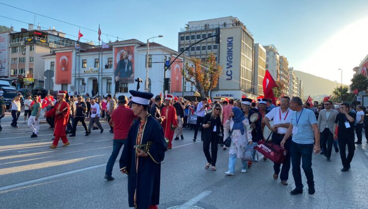 Bursa’da 15 Temmuz yürüyüşü