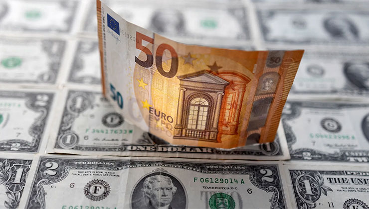 Dolar ve Euro’da dalgalanma sürüyor