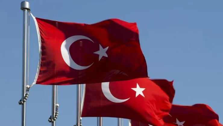 O ülkede Türk bayrağına çirkin saldırı!