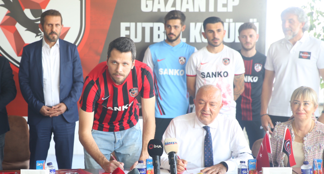 Gaziantep FK’de toplu imza töreni