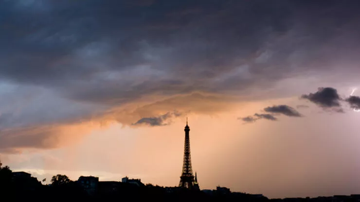 Paris’i fırtına vurdu