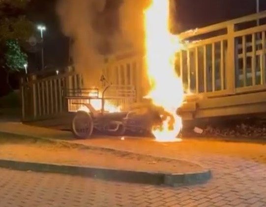 Bursa’da elektrikli bisiklet alev alev yandı