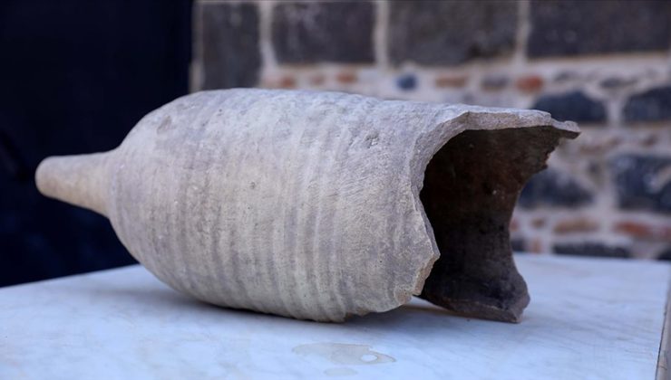 Diyarbakır’daki tarihi surlarda yaklaşık 1700 yıllık amfora bulundu
