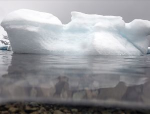Antarktika’da buz sahanlığı beklenilenden daha kısa sürede eriyor olabilir