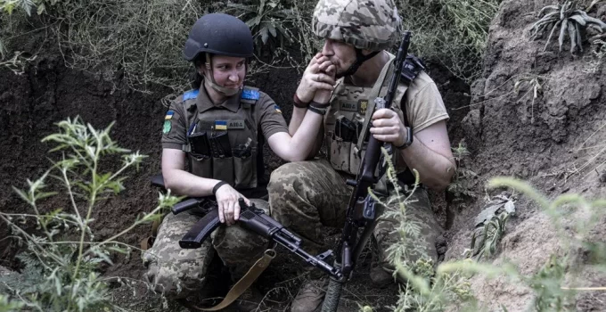 Ukrayna’nın elleri tetikte kadın askerleri