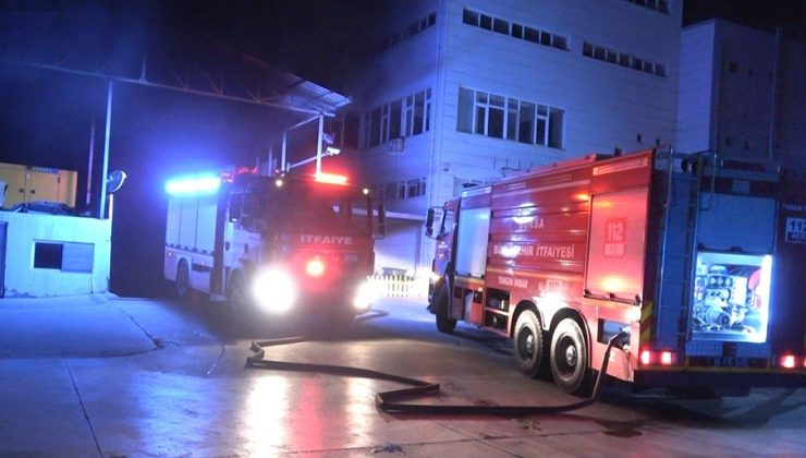 Bursa’da milyonluk araçların bulunduğu merkezde yangın!