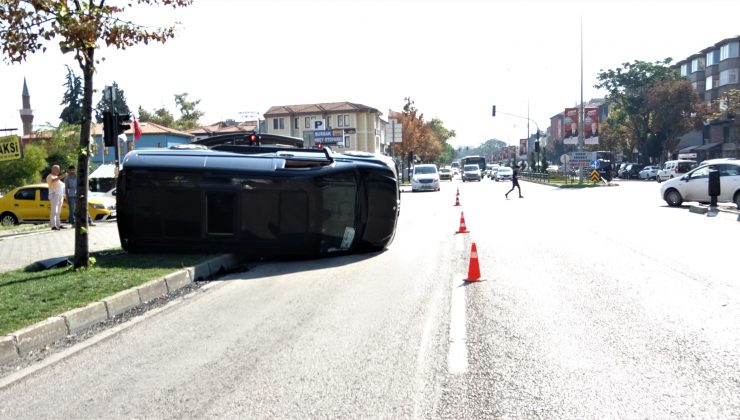 Bursa’da feci kaza, tur minibüsü yan yattı!