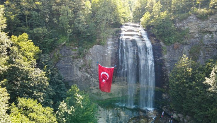 Suuçtu’da dev Türk bayrağı!