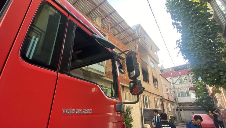 Bursa’da 3 katlı binada yangın: 1 kişi ağır yaralandı