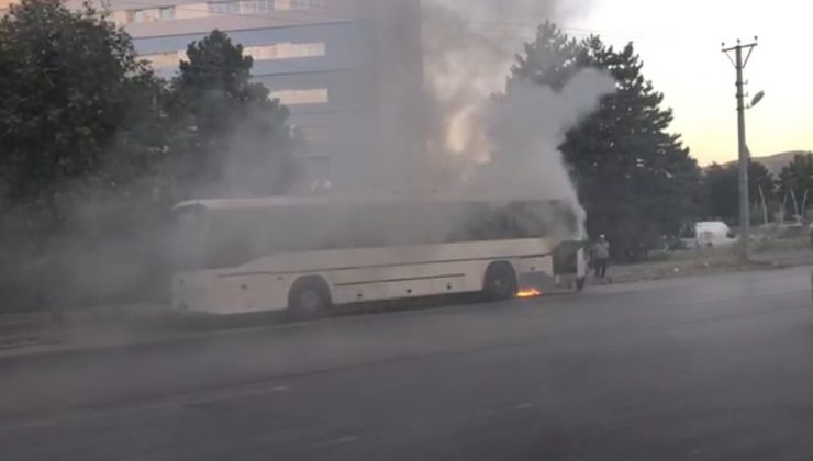 Park halindeki servis otobüsü alev alev yandı!