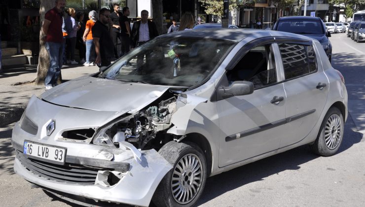 FSM Bulvarı’nda feci kaza! 2 kadın sürücü çarpıştı