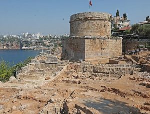 Antalya’nın simgelerinden Hıdırlık Kulesi’ndeki kazılarda sona yaklaşıldı