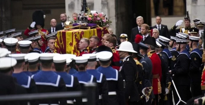 Kraliçe II. Elizabeth’e son veda! Cenaze törenindeki Bursa ayrıntısı dikkat çekti!
