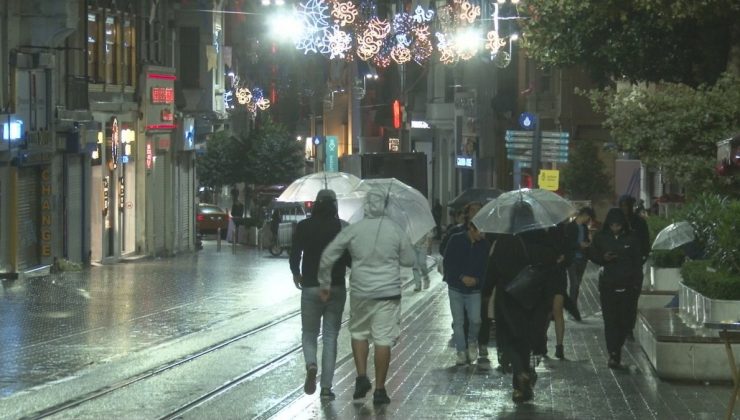 İstanbul, güne sağanak yağış ile başladı
