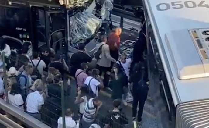 İstanbul Avcılar’da metrobüsler çarpıştı