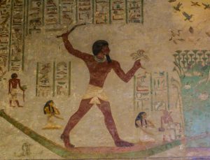 Mısır’da 4 bin yıl öncesine dayanan tarihi mezarlar antik döneme ışık tutuyor