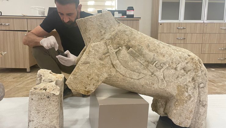 Kırık halde bulunan 500 yıllık mezar taşları onarılıp korumaya alındı