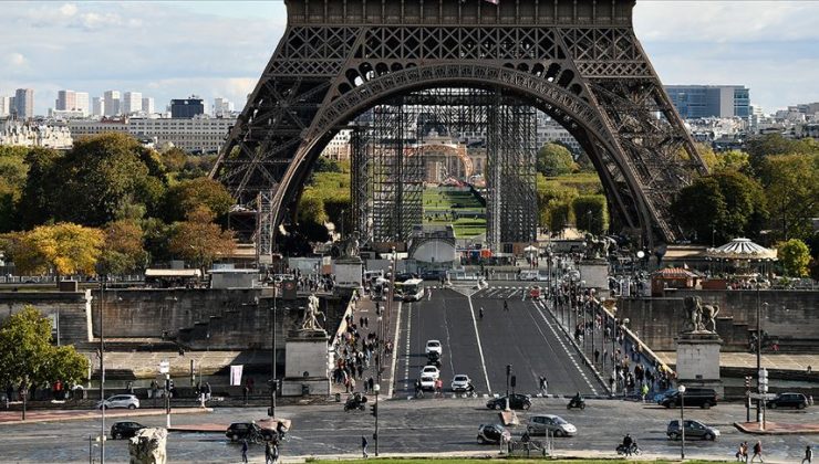 Fransa’da enerji sorununu anlatan afiş dikkat çekiyor