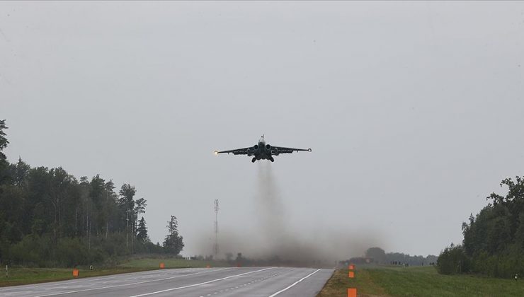 Bulgaristan’da Su-25 savaş uçağı düştü!