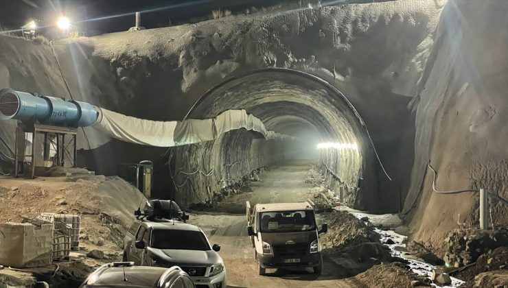 Van’da inşaatı süren tünelde göçük
