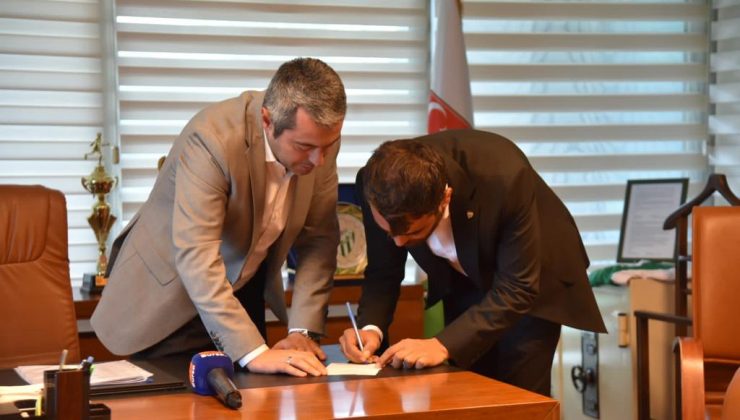 Bursaspor eski Yönetim Lideri Adanur sözünü tuttu, alacaklarını bağışladı!