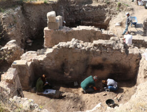 Antiocheia Antik Kenti’nde Roma dönemine ait odalar ve sunu kapları bulundu