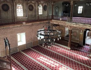 221 yıllık camideki kalem işi süslemeler dikkat çekiyor