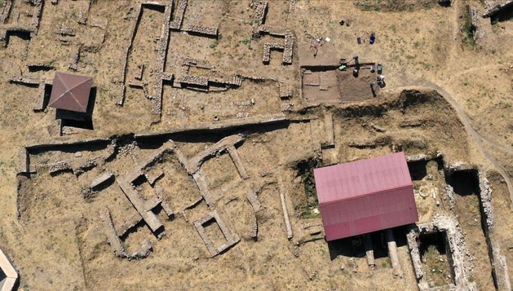 Bitlis Kalesi’ndeki kazılarda konut kalıntıları ortaya çıkarıldı