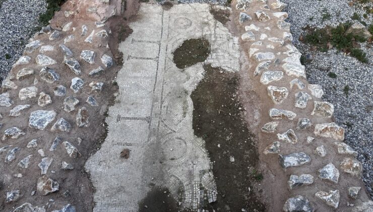 2 bin yıllık İstanbul Kapı’daki mozaik ve taş yol göz kamaştırıyor