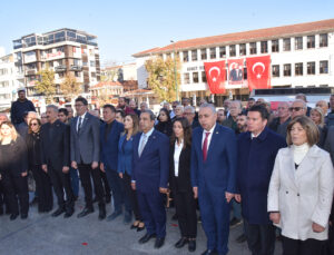 CHP Bursa İl Örgütü Ata’nın huzurunda