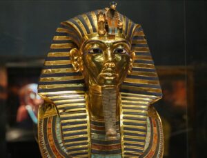Tutankamon’un hazineleri, mezarının keşfedilişinin 100. yılında tek müzede toplanıyor