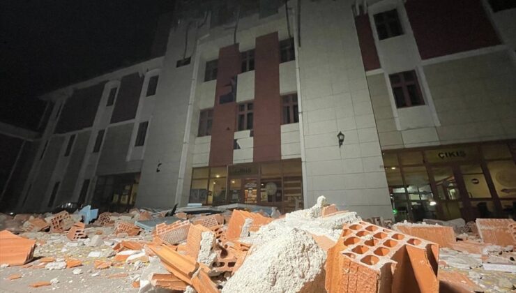Düzce’de depremin ardından meydana gelen hasar görüntülendi