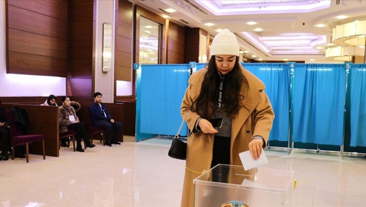 Kazakistan’da erken seçim!