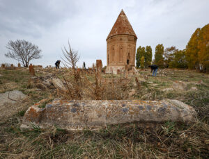 Selçuklu Mezarlığı’ndaki tarihi taşlar restore ediliyor