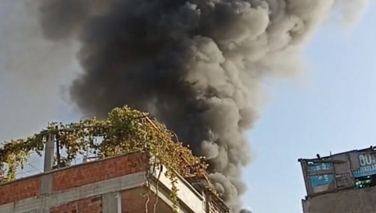 Bursa’da 2 katlı evin çatısı alev alev yandı